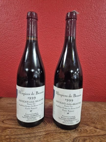 Deux bouteilles d'Hospices de Beaune Savigny les B