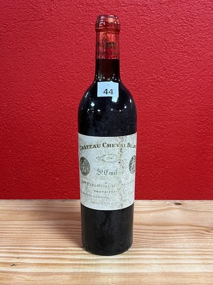 Una botella de Château Cheval Blanc Saint-Emilion,