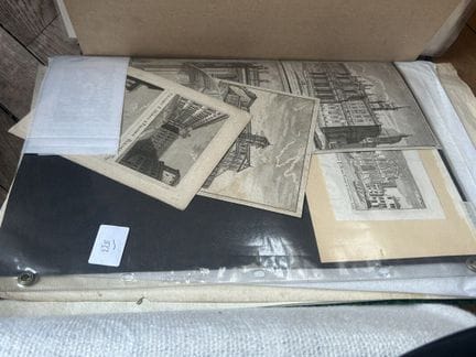 Dans un carton à dessin à détailler, des gravure, 