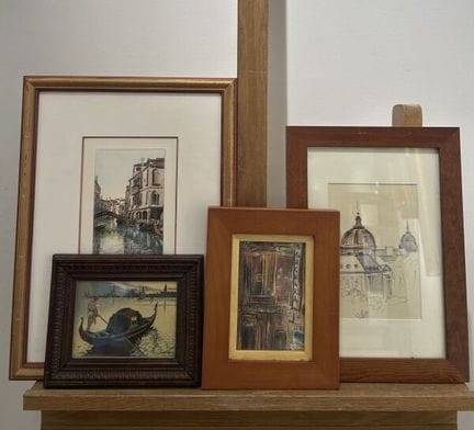 Lot de 4 pièces encadrées dont : 
- vue de venise

