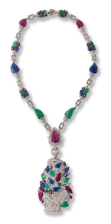 im Stil von Cartier

in the style of Cartier
Gemst