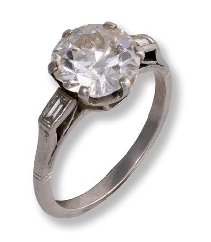 Diamond ring
1st half 20th century
platinum, 1 Old