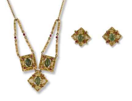 Gold necklace and stud earrings
2nd half 20th cent