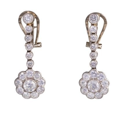 Blossom earrings
1st half 20th century
platinum, O