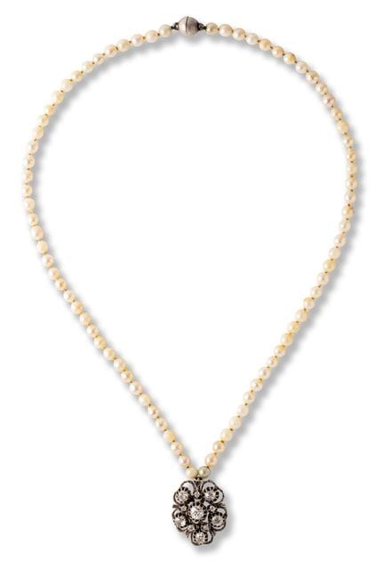 Diamond pendant with pearl necklace
c. 1900
silver