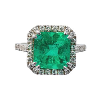 Emerald ring
early 21st century
18k white gold, 1 