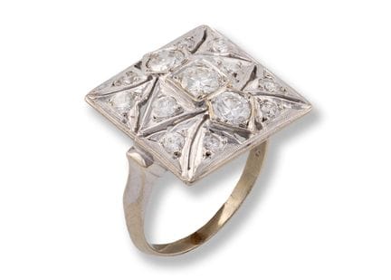 Diamond ring
1st half 20th century
14k white gold,