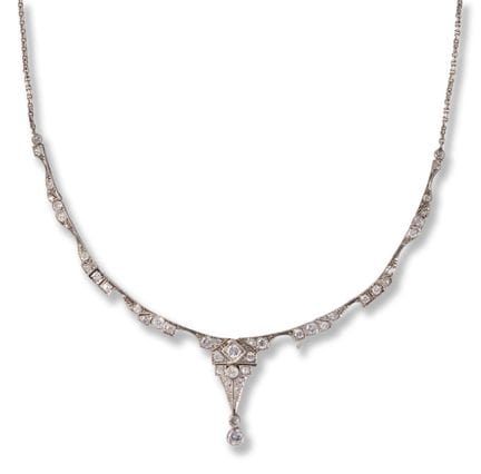 Diamond necklace
1920s/1930s
platinum, 14k white g
