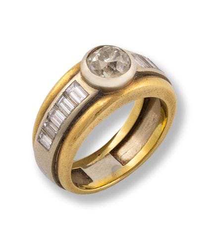 Diamond ring
1st half 20th century
18k white and y