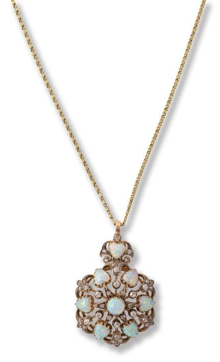 Opal pendant with chain
1st half 20th century
silv