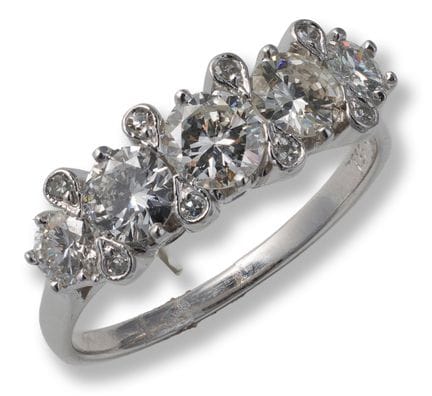 Diamond ring
21st century
platinum, brilliant cut 