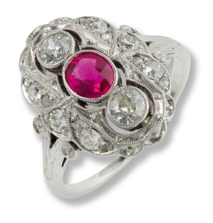 Ruby ring
1920s/1930s
18k white gold, 1 oval cut r