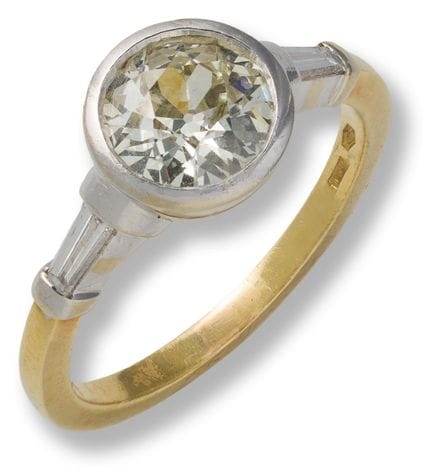 Diamond ring
1st half 20th century
18k white and y