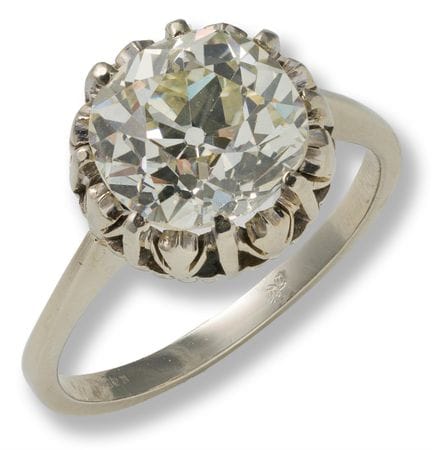 Diamond ring
1st half 20th century
14k white gold,