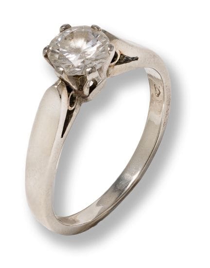 Diamond ring
2nd half 20th century
14k white gold,
