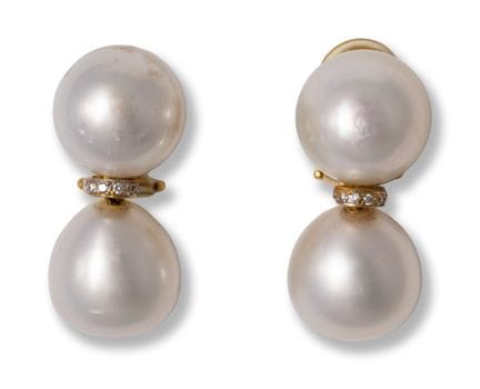 Pearl stud earrings
early 21st century
18k gold, c