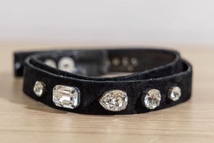 GRES - Fine ceinture en daim noir rehaussé d'impor
