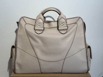 LANCEL - Sac 24H en cuir crème, surpiqures brunes,