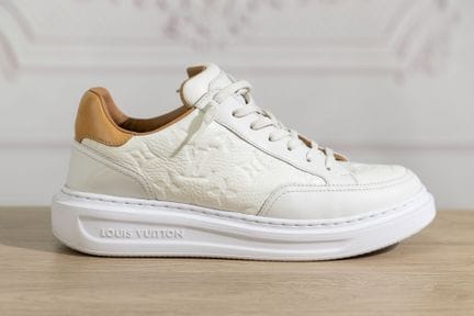 LOUIS VUITTON - Paire de baskets homme en cuir crè