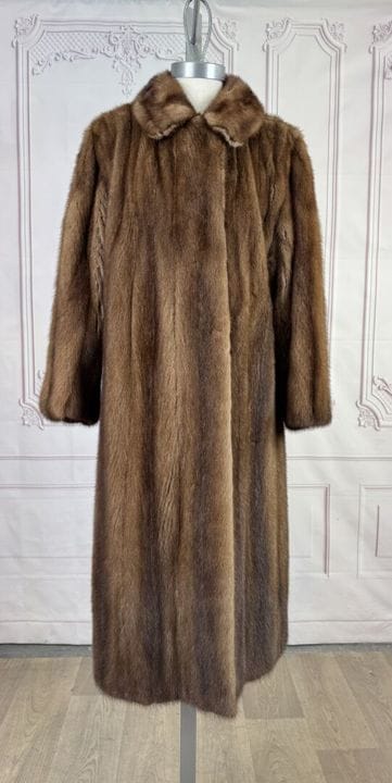 FOURRURES CHAUSSAVOINE - Manteau 7/8ème en vison, 