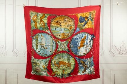 HERMES Paris - Carré en twill de soie imprimé titr