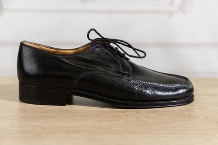 BERLUTI - Paire de chaussures homme en cuir noir à