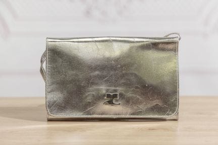 COURREGES - Petit sac pochette, fermoir à pression