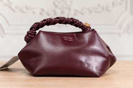 GANNI - Petit sac plissé en cuir bordeaux à deux c