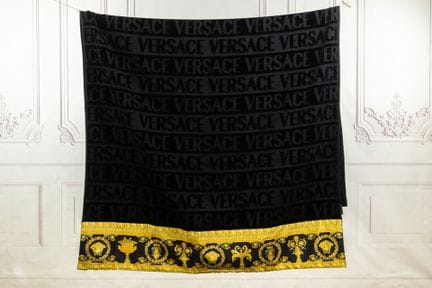 VERSACE - Drap de plage en coton éponge noire à li
