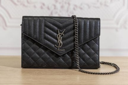 SAINT LAURENT Paris - Pochette en cuir matelassé e