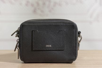 DIOR Petite besace reporter en cuir grainé noir, d