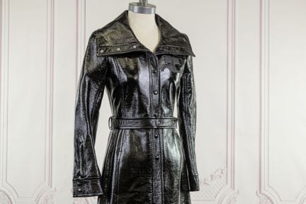 COURREGES - Manteau en vinyle noir, col montant, s