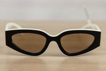 CHANEL - Paire de lunettes de soleil bicolore blan