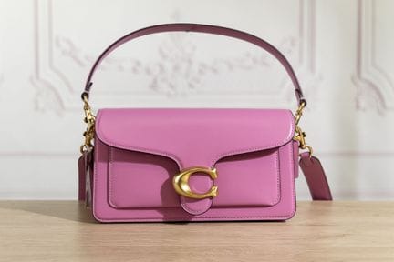 COACH - Sac "Tabby" en cuir rose, fermoir aimanté 