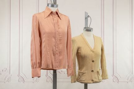 CELINE - Lot composé d'un chemisier en soie rose d