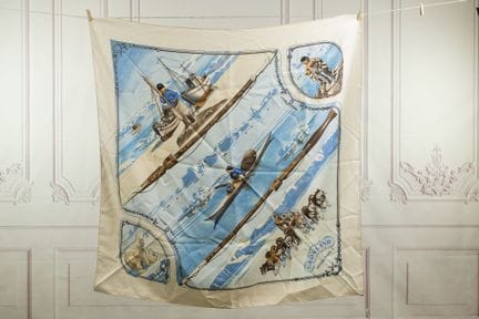 HERMES Paris - Carré en twill de soie imprimé titr