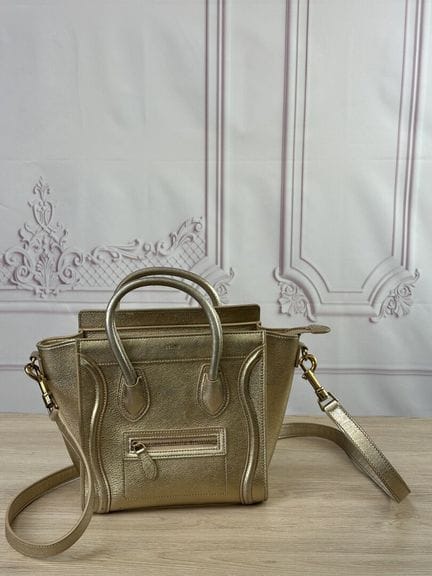 CELINE - Sac "Nano" en cuir métallisé doré, deux p