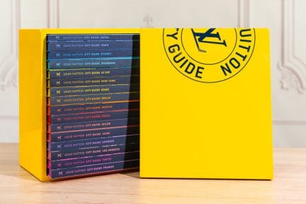 LOUIS VUITTON - Coffret city guide refermant seize