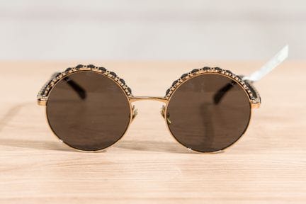CHANEL - Paire de lunettes de soleil, forme ronde,