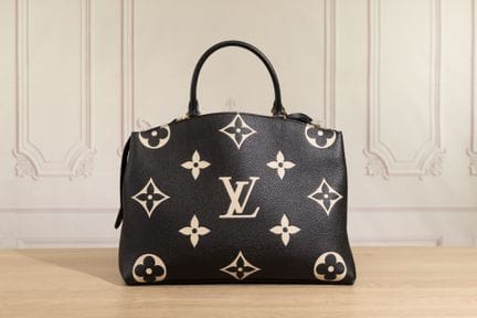 LOUIS VUITTON - Sac "Grand Palais" en cuir à empre