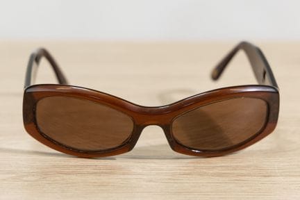 CHANEL - Paire de lunettes de soleil forme allongé