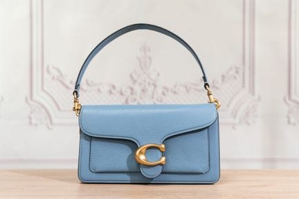 COACH - Sac "Tabby" en cuir grainé bleu ciel, ferm