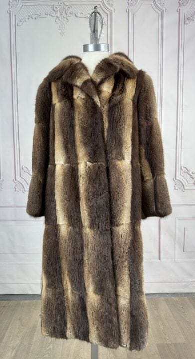 L'ONDATRA - Manteau long en fourrure, travail vert