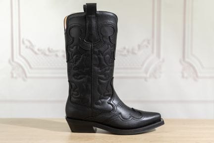 GANNI - Paire de bottes santiags en cuir noir surp