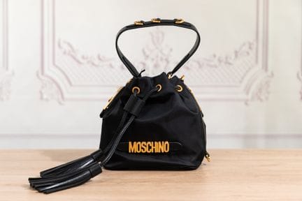 MOSCHINO - Petit sac bourse en toile et cuir noir,