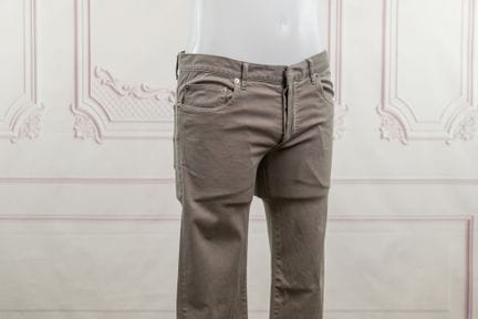 DIOR - Jean homme en coton beige cinq poches.
Tail