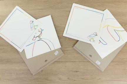 HERMES - Lot de deux pochettes cartonnées contenan