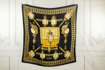 HERMES Paris - Carré en twill de soie imprimée, ti