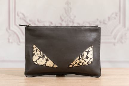 FENDI - Pochette en cuir taupe rehaussé de deux em