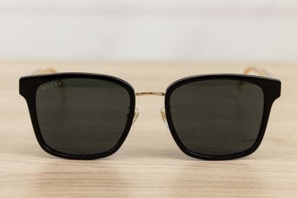 GUCCI - Paire de lunettes de soleil, tour de verre
